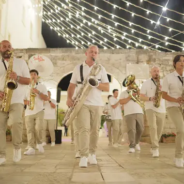 Band di sassofonisti che suona a un ricevimento